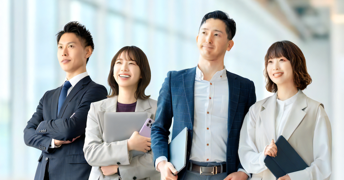 オフィスで働く人々