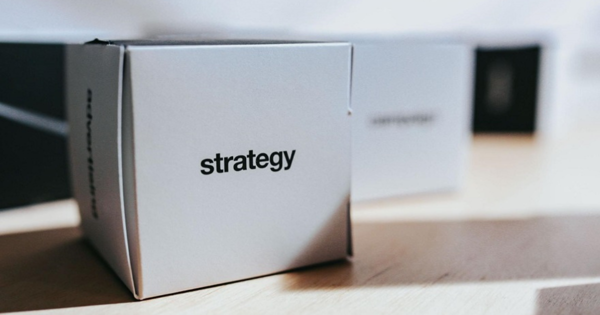 strategyと書かれた箱
