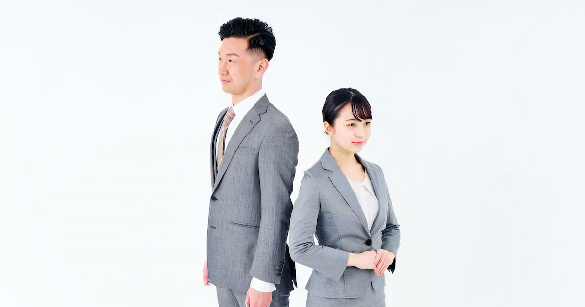 背中合わせの先輩と後輩