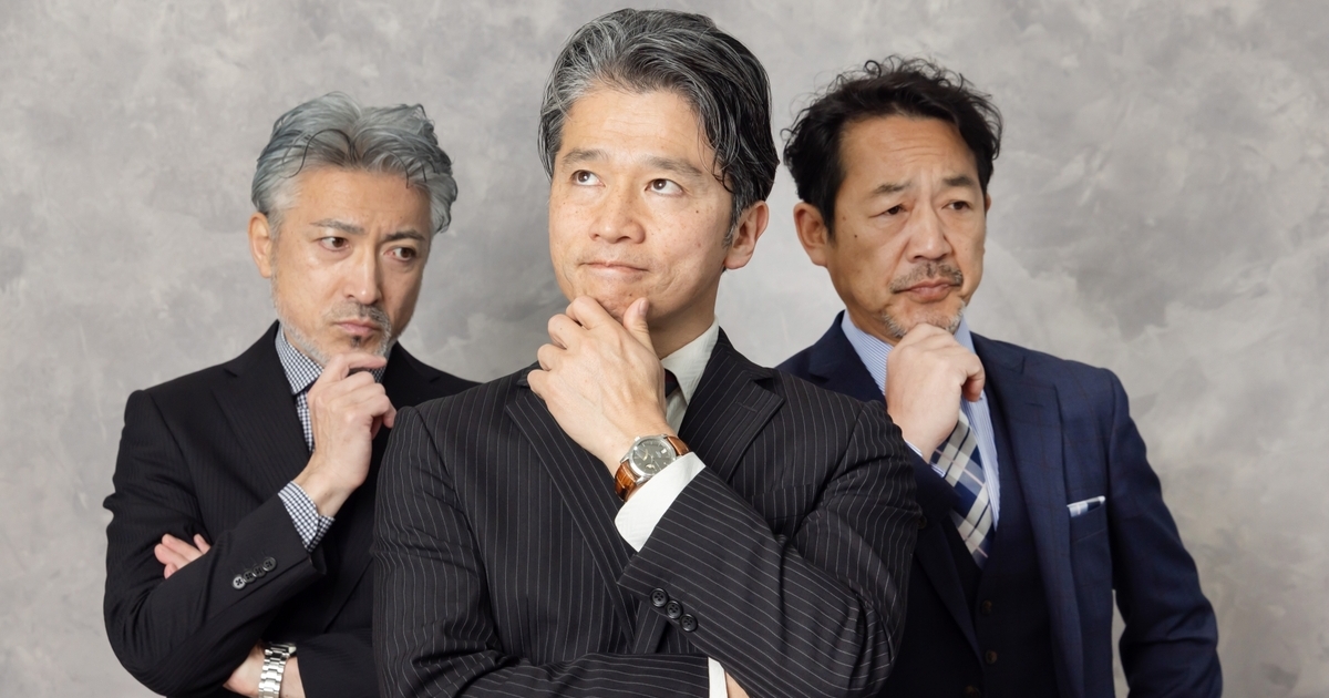 悩んでいる様子の中間管理職たち