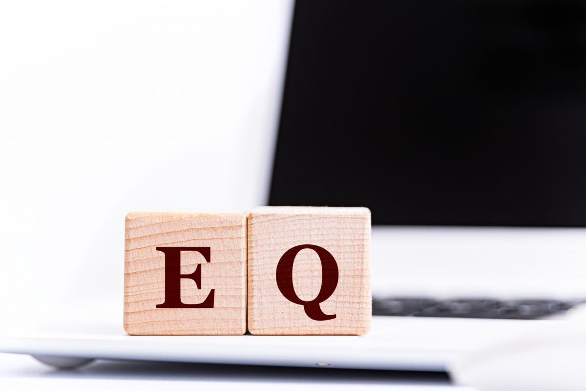 EQとは何かを徹底解説！IQとの違い、従業員のEQ測定・向上の方法