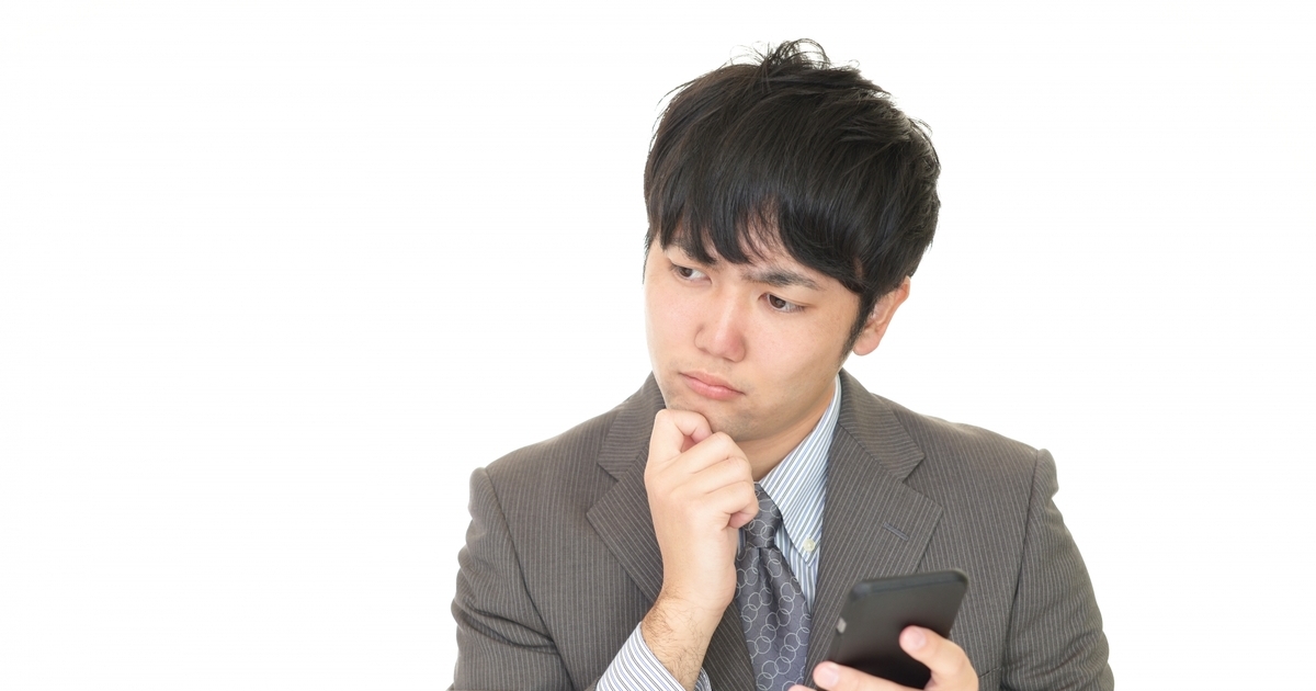 悩む男性