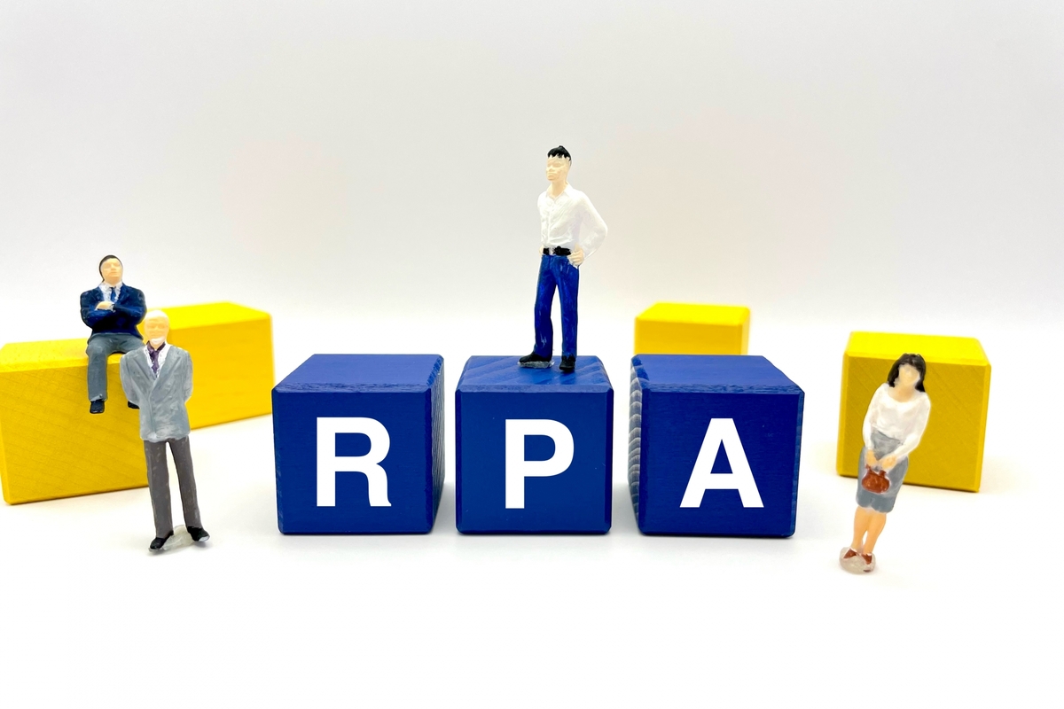 RPAとは？意味や効率化できる業務の例・導入方法を簡単に解説