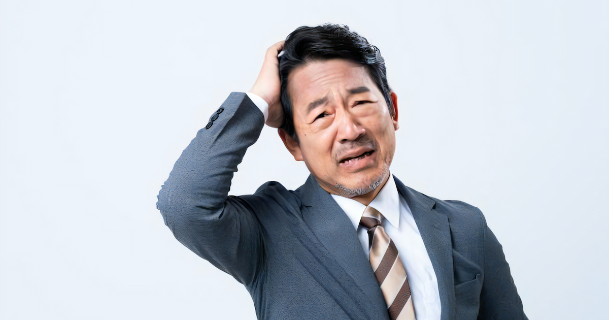 頭を抱えるシニア社員